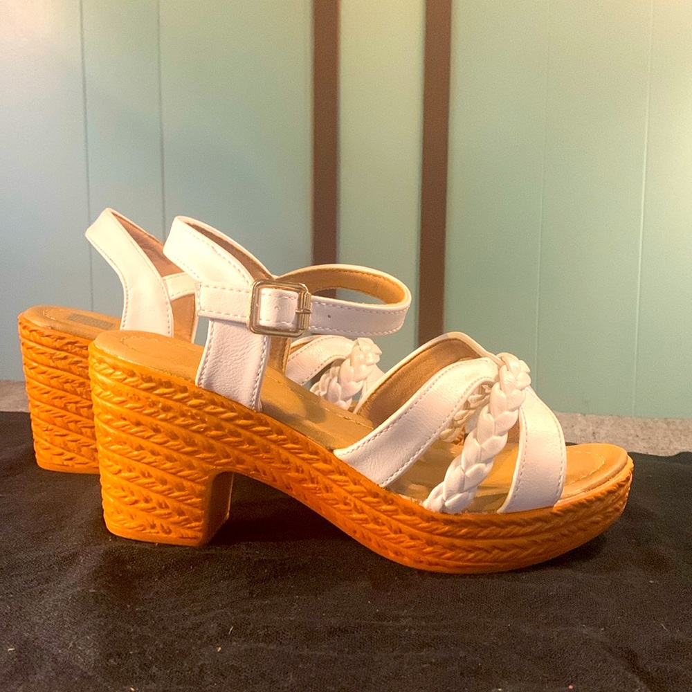 White Knot Decor Chunky Heeled Ankle Strap Sandals